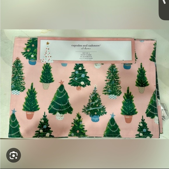 ISO!! Cupcakes & Cashmere Christmas Placemats - Picture 1 of 1